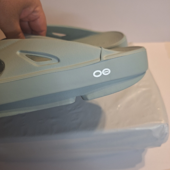 OOFOS Blue Flip Flops Thong Women's Sandals. Size 10 - Picture 4 of 11